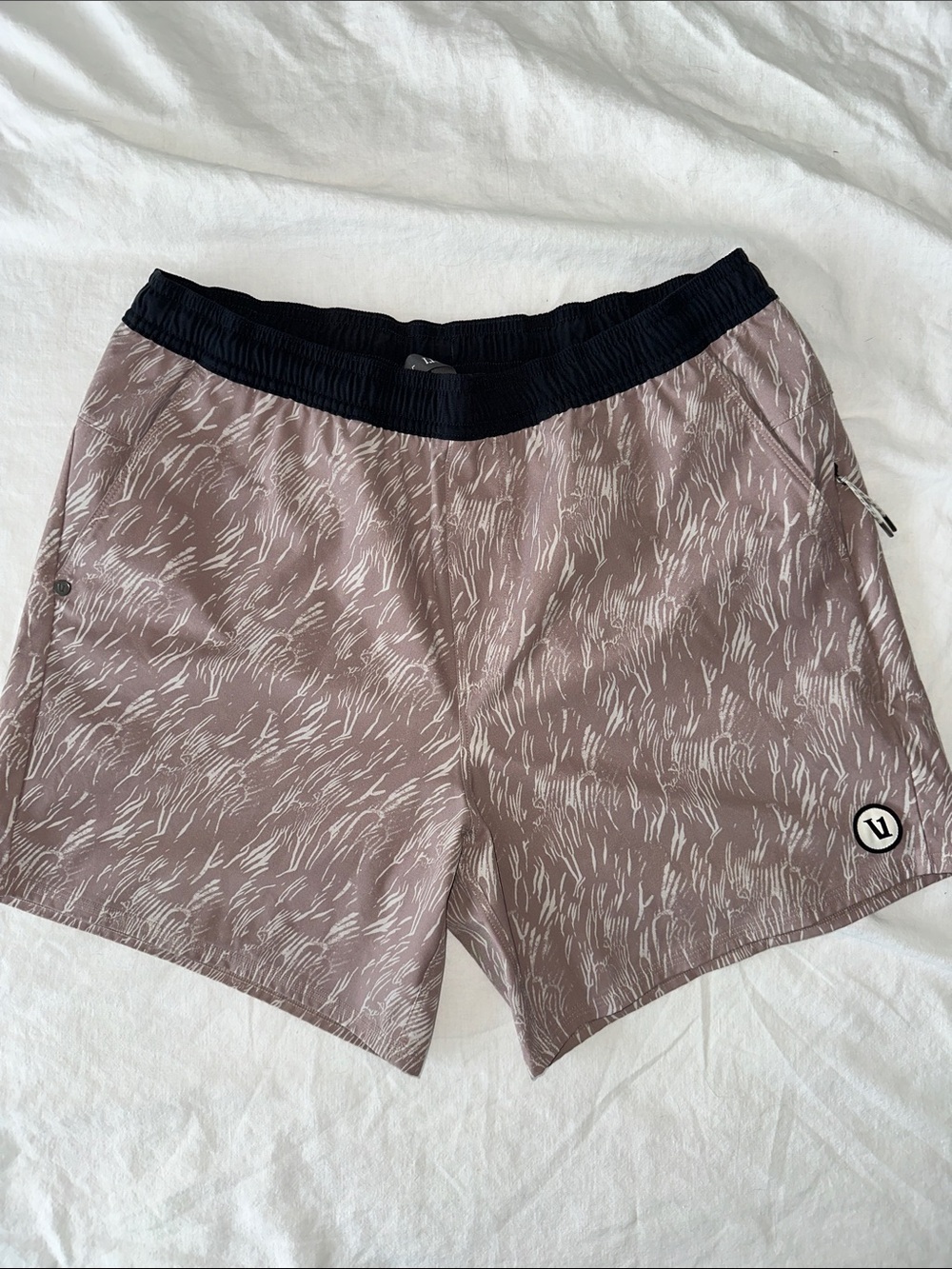 Men’s Vuori Maverick Volley unlined 5-in shorts - L